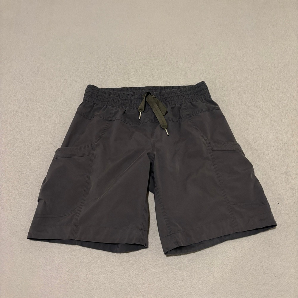 Lululemon Mens Athletic Cargo Shorts Gray Elastic Waist Drawstring Size Medium